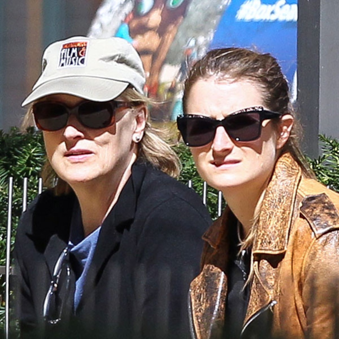 Meryl Streep & Daughters Have Matching Glares - E! Online - AU